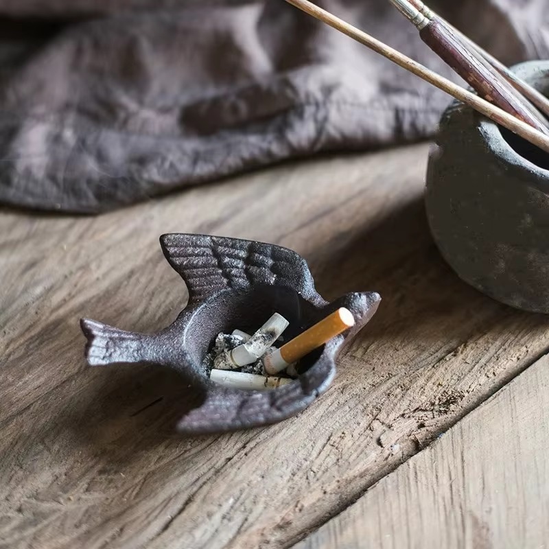 Tempat Lilin Gaya Nordic Besi  - Vintage Collectible Ashtrays ulasan dan harga